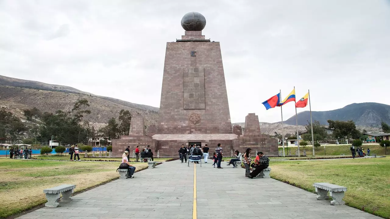 Comment se rendre au milieu du monde depuis Quito